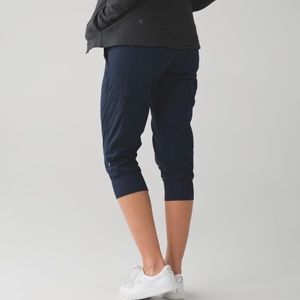 Lululemon In Flux crop in Inkwell (navy blue)